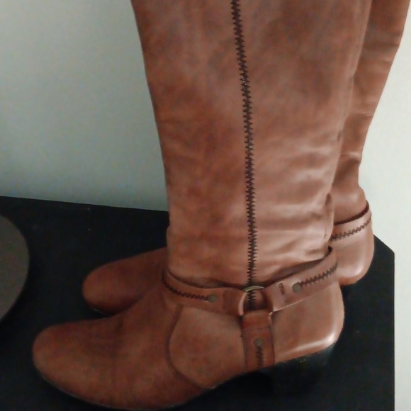 Shoes - Picture 3 of 4